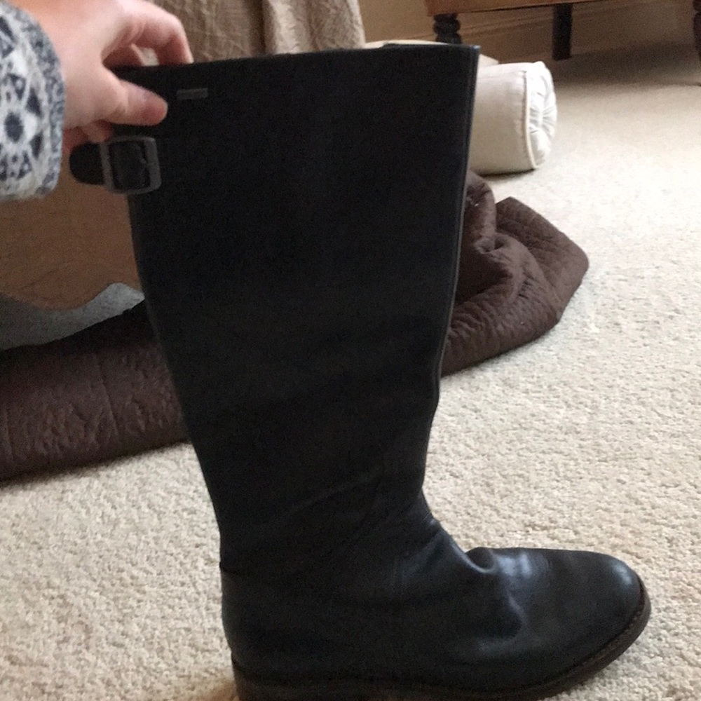 Very nice black boots and comfortable!!!